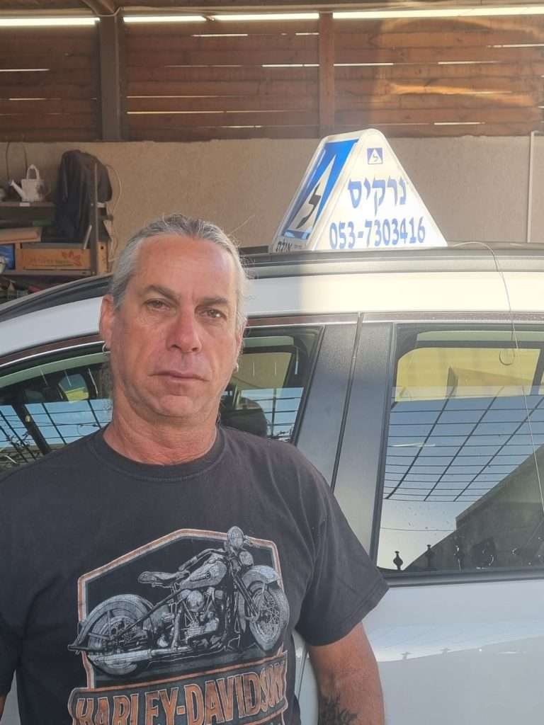 נרקיס שקד מורה נהיגה באילת